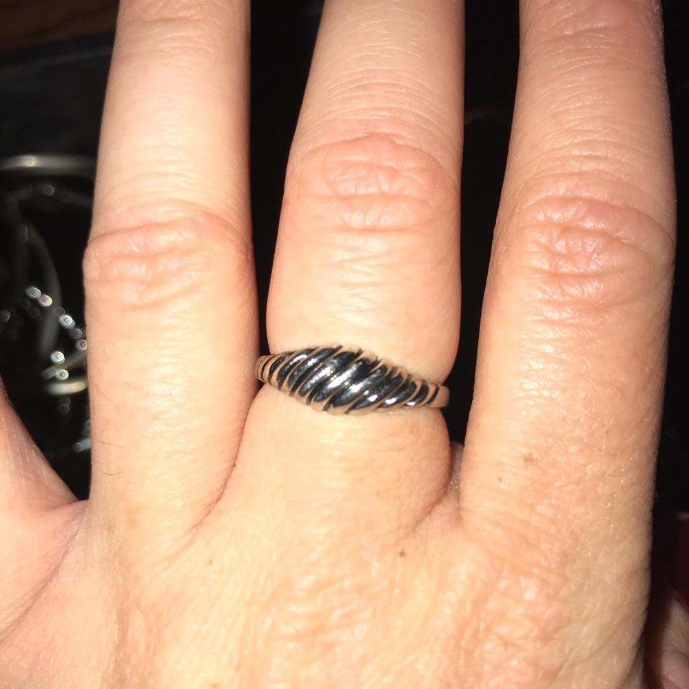 Silver Ring with Shell type design
